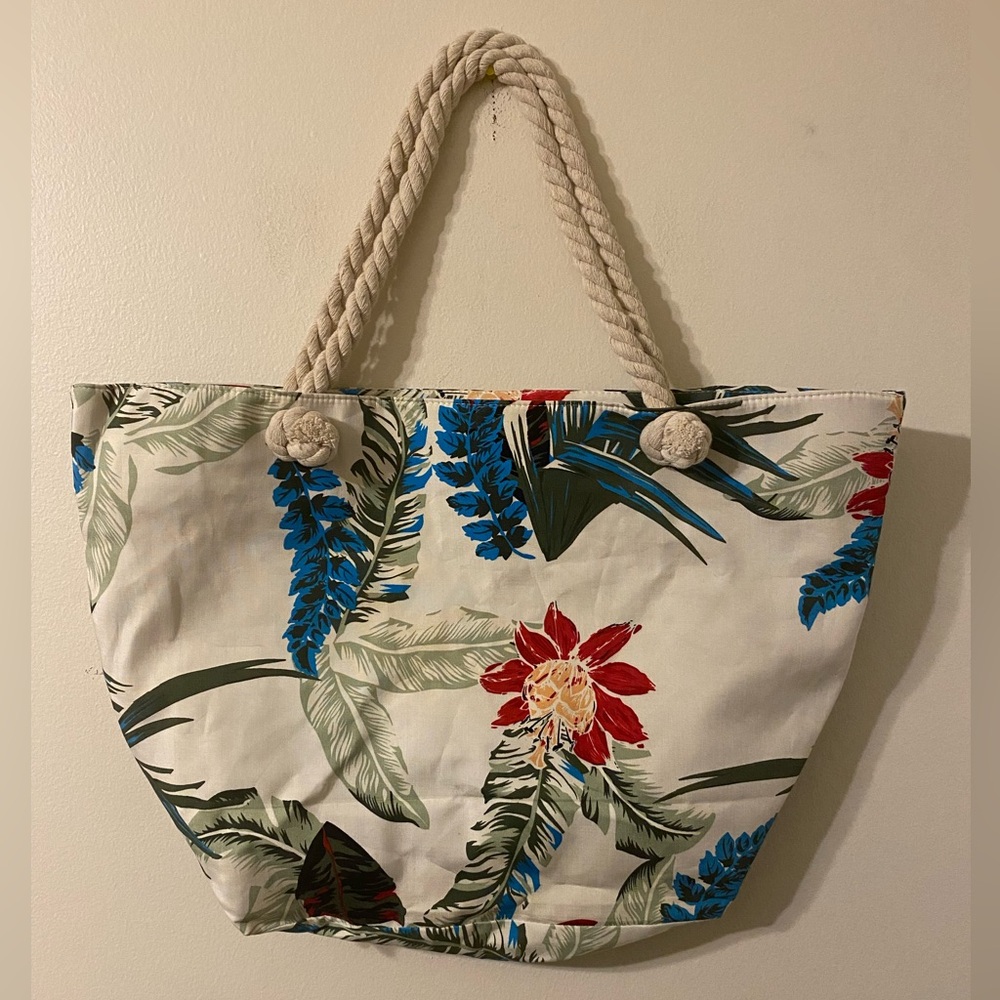 New NWT Marbella & Ashford Zip Top Canvas Rope Tote White Floral Beach Bag‎